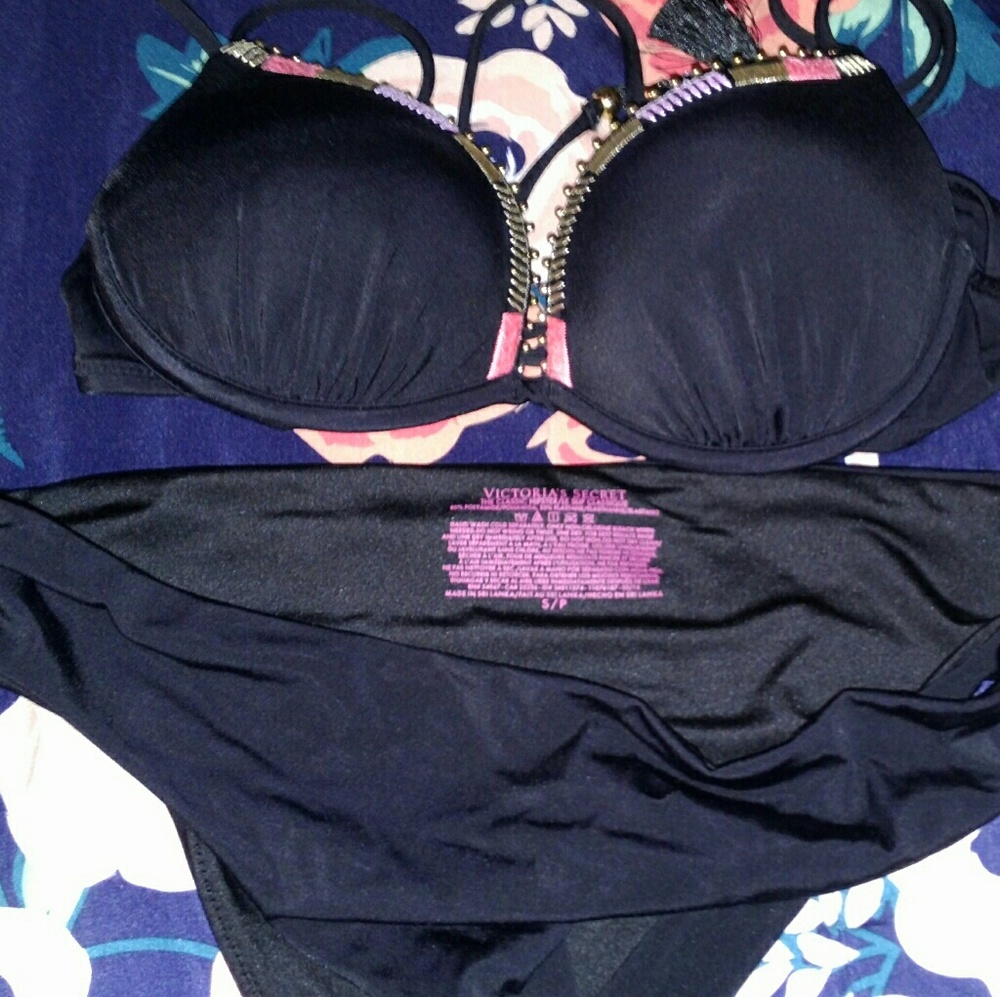 Vs swim suit top 34a runs big and small bottom